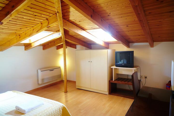 Room 11 of 36