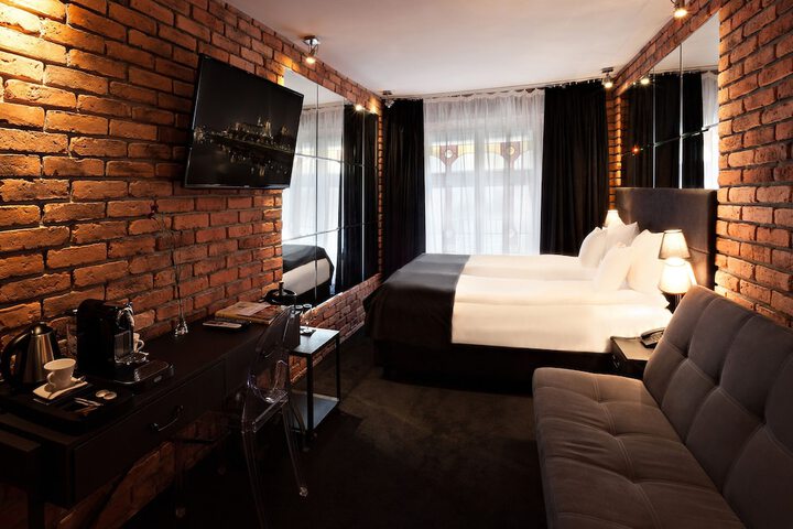 Room 34 of 112