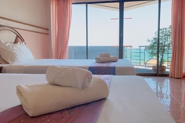 Room 2 of 41