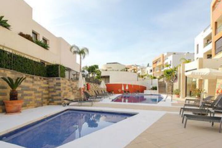 Pool 19 of 24