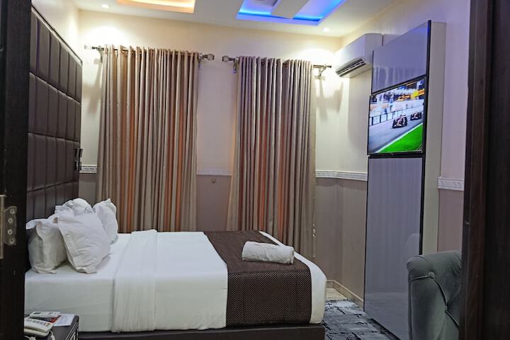 Room 3 of 11