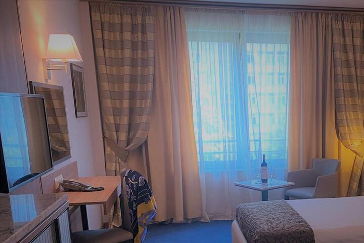 Room 7 of 37