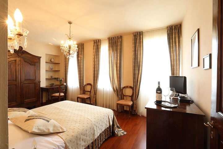 Room 5 of 44