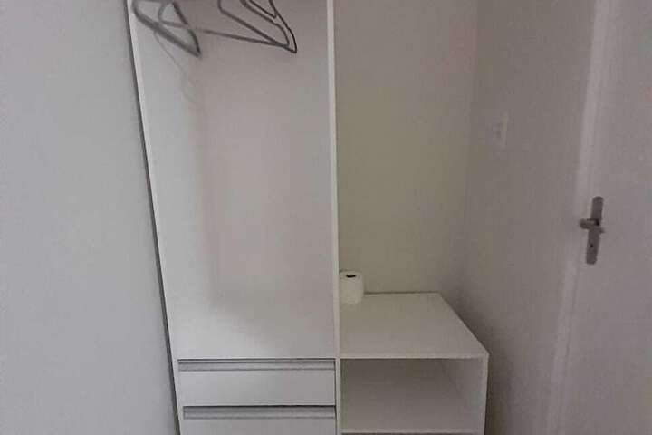 Room 6 of 13