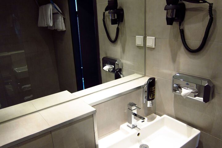 Room 12 of 21