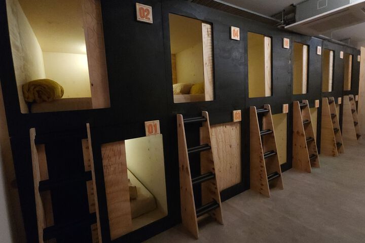 Room 4 of 7