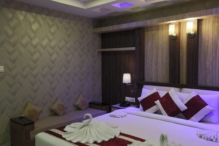 Room 12 of 26