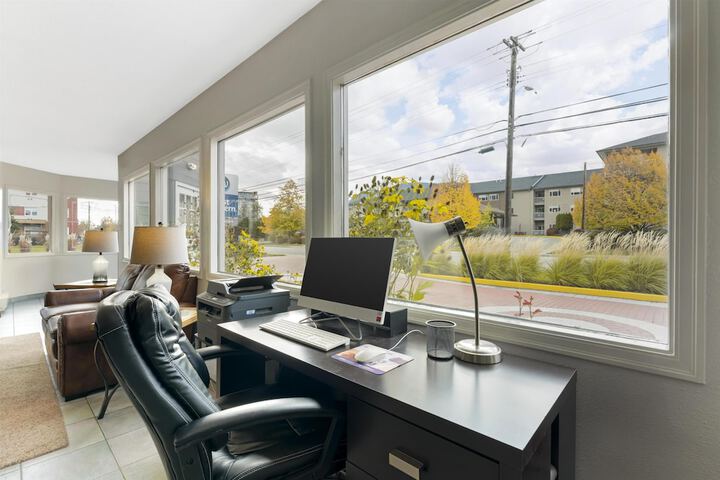 Business Center 89 of 105