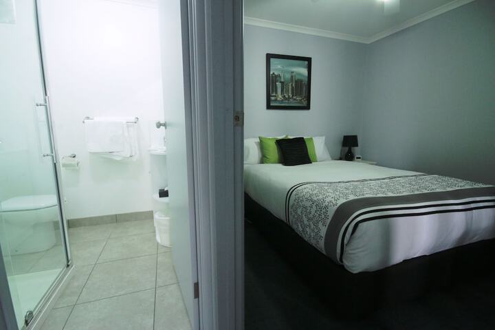 Room 10 of 33