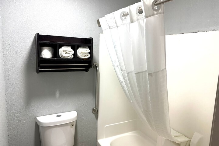 Room 13 of 27