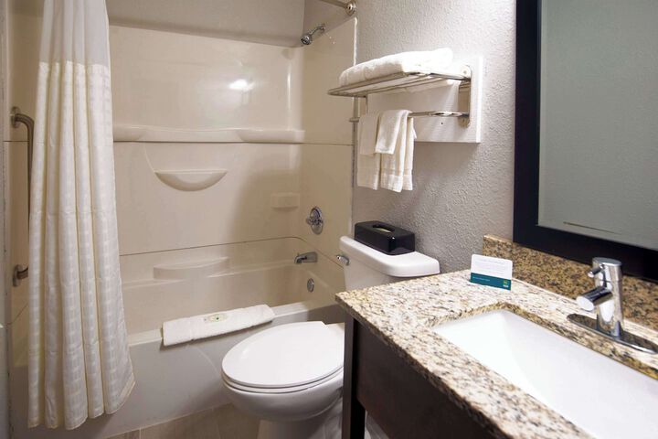 1 Double Bed Accessible (28 of 44)