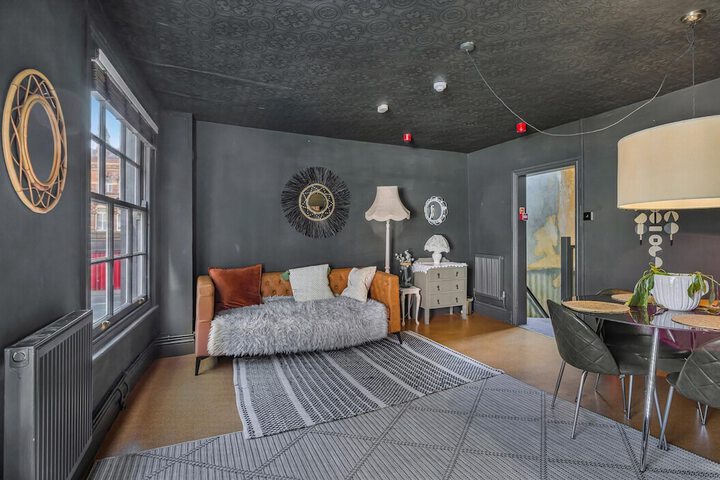Room 27 of 51