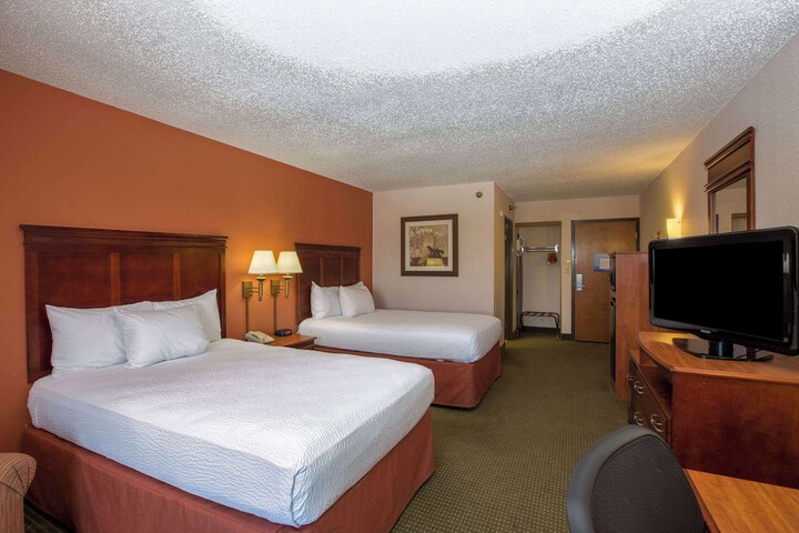 Double Accessible King Size Bed (4 of 6)