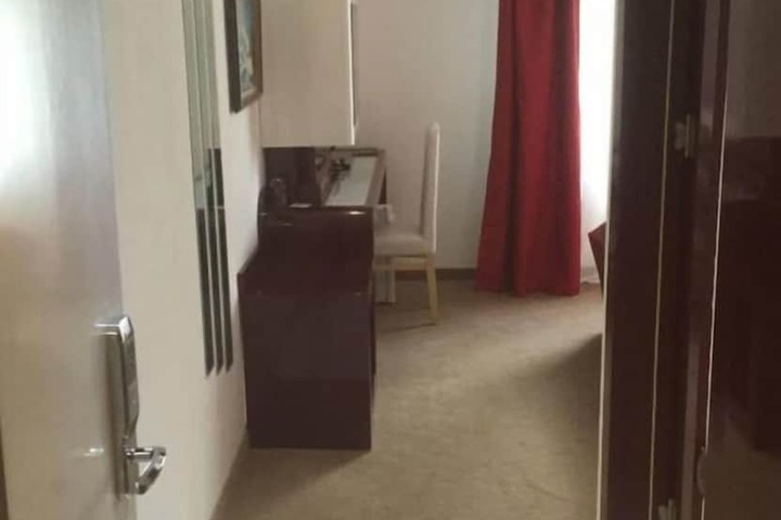 Room 8 of 15