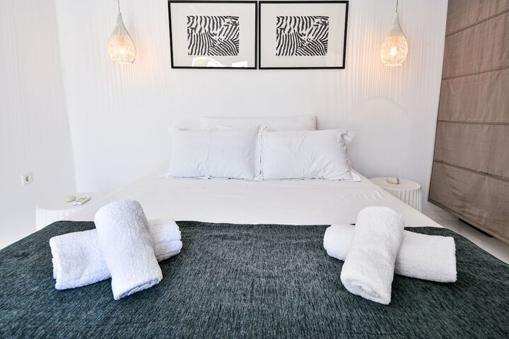 Room 6 of 30