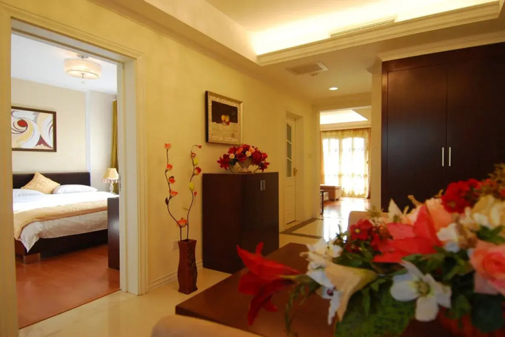 Room 4 of 12