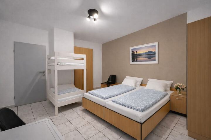 Room 2 of 8