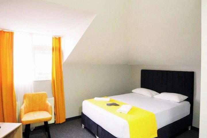 Room 3 of 20