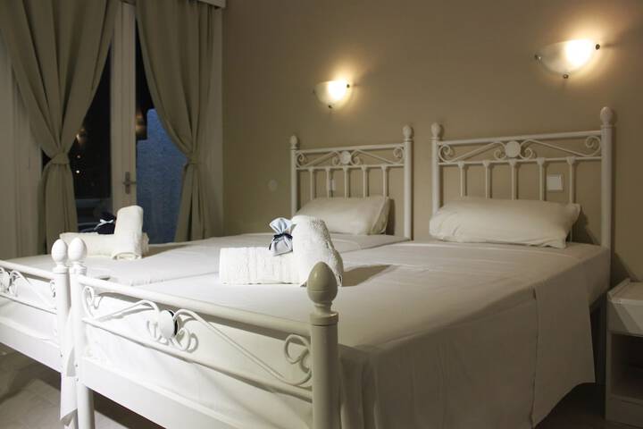 Room 10 of 37