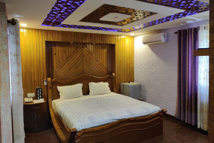 Room 5 of 32