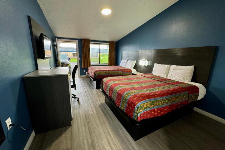Standard Room, King or Two Doubles (3 of 7)