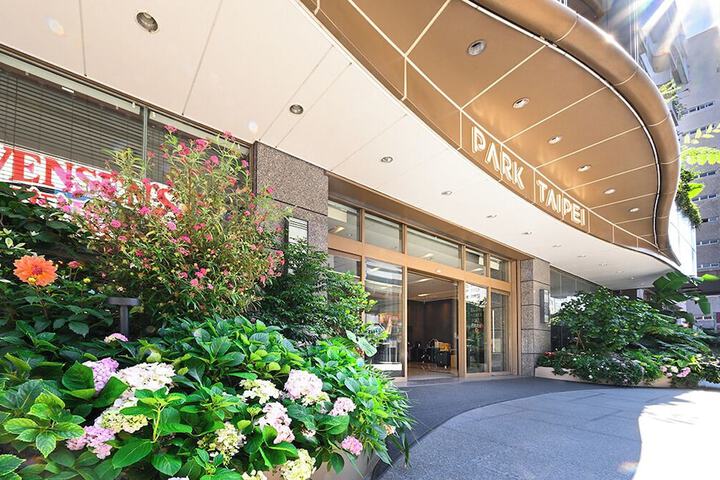 Hotel Exterior 80 of 94