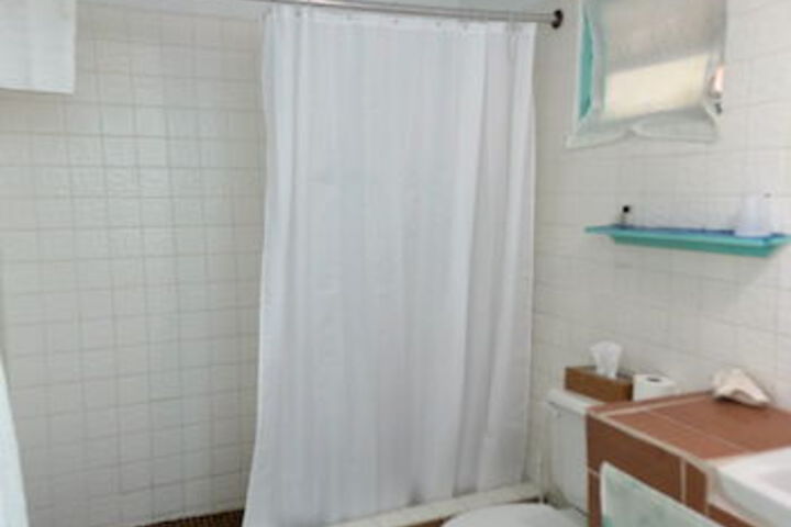 Room 4 of 33