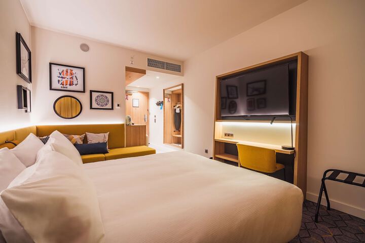 Room 7 of 44