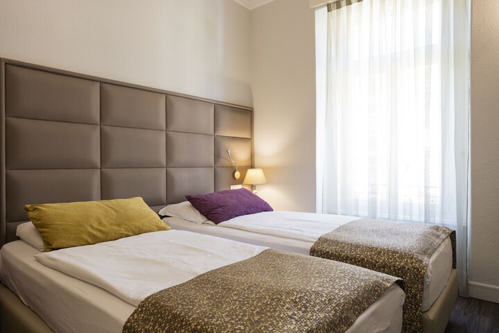 Room 4 of 19