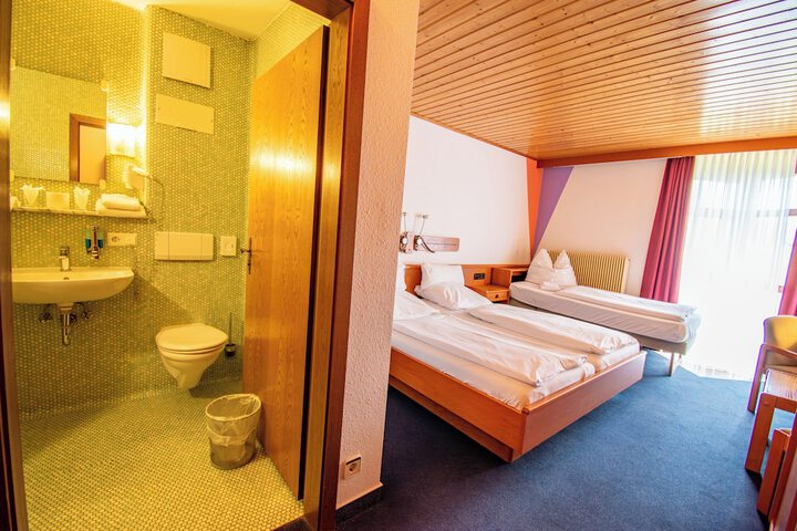 Room 27 of 87