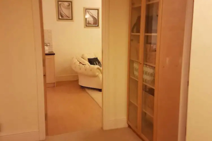 Room 5 of 17