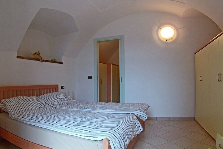 Room 5 of 25