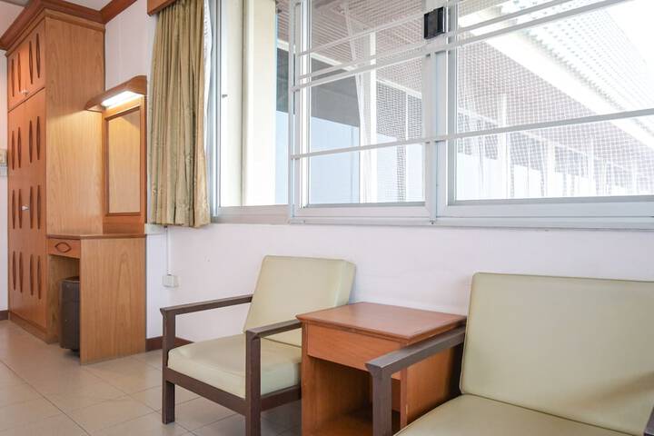 Room 52 of 101