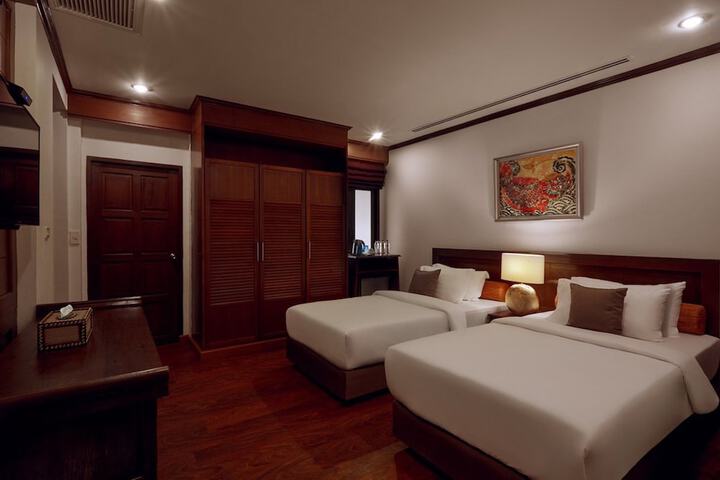 Room 9 of 74