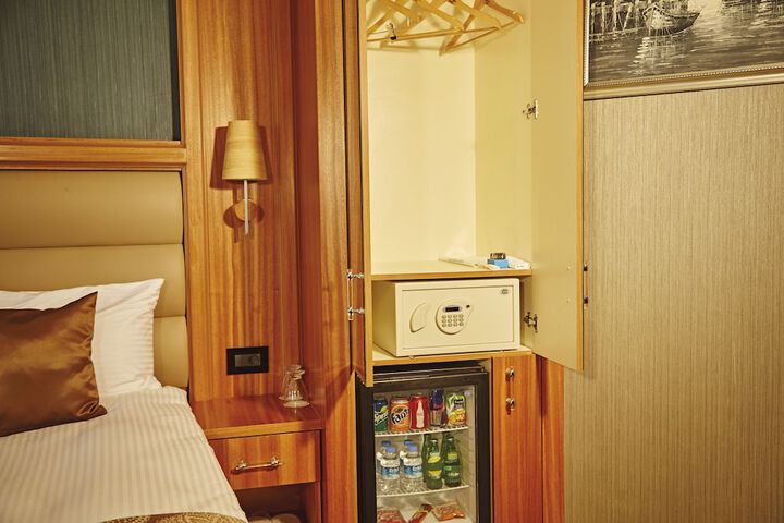 Room 10 of 66