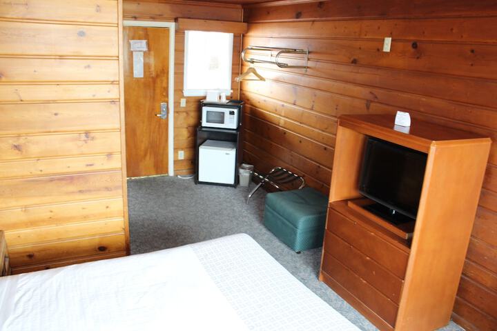 1 Queen Bed (17 of 20)
