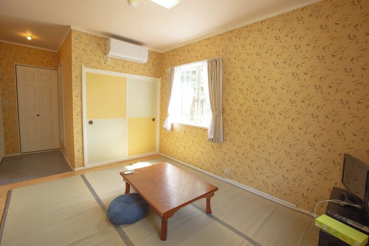 Room 11 of 40