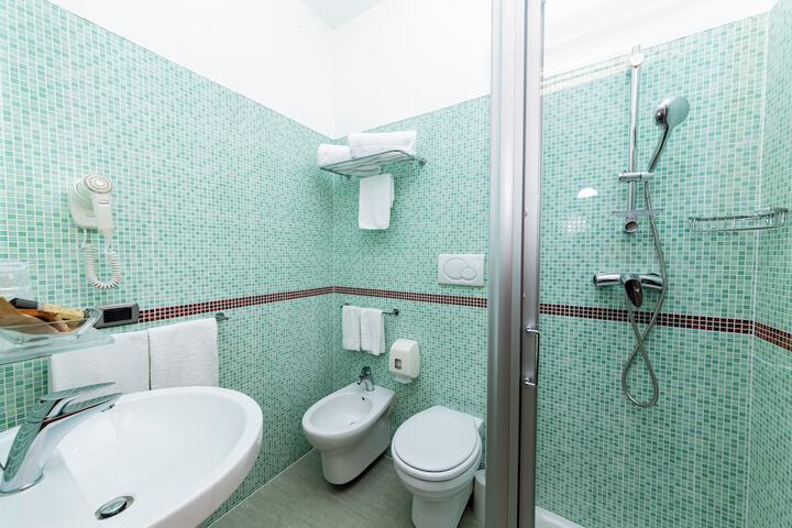 Room 15 of 48