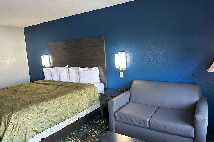 Room 25 of 43