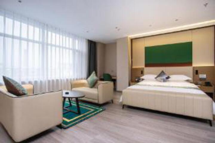 Room 8 of 9