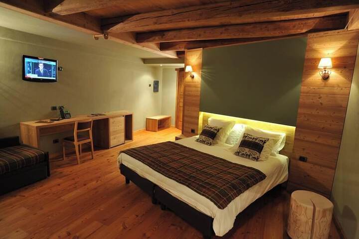 Room 11 of 34