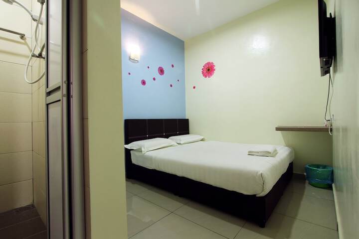 Room 5 of 32