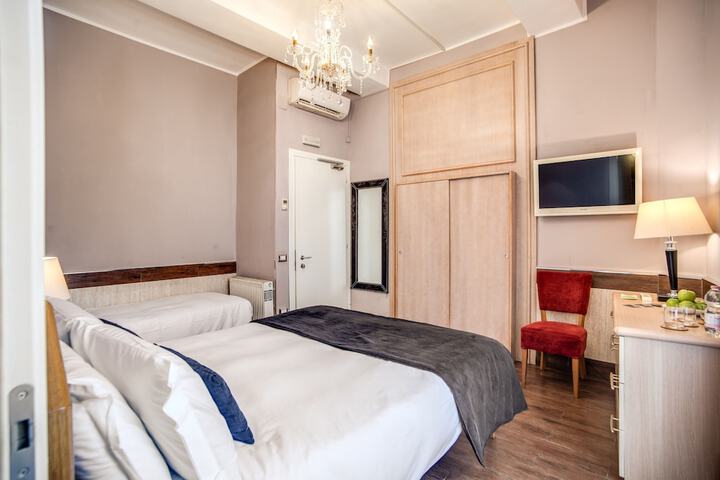 Room 27 of 68
