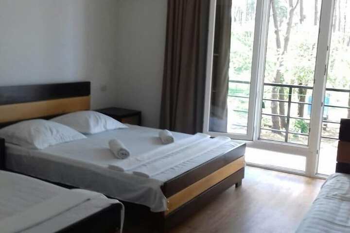 Room 6 of 18
