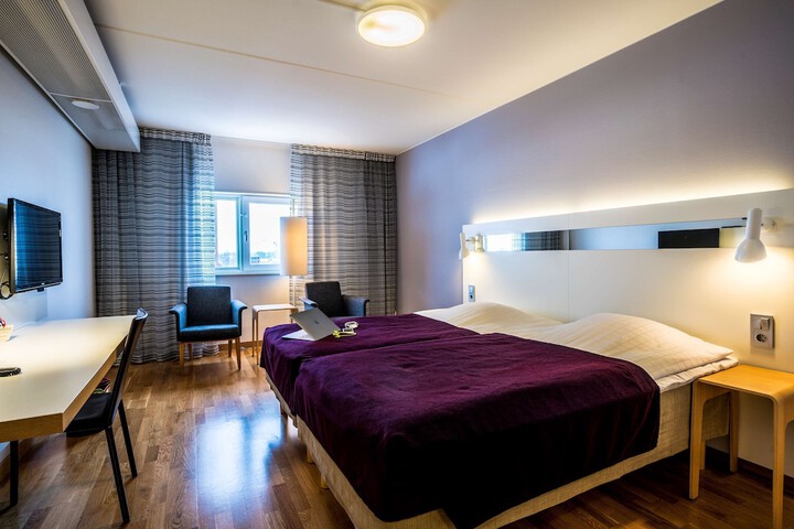 Room 9 of 32