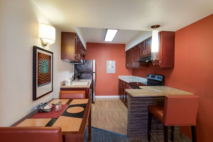 Accessible Suite King Bed Mobility Accessible Bathtb Sofa Bed Fullkt Full Breakfast (17 of 41)