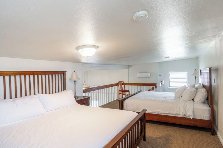 Room 9 of 113