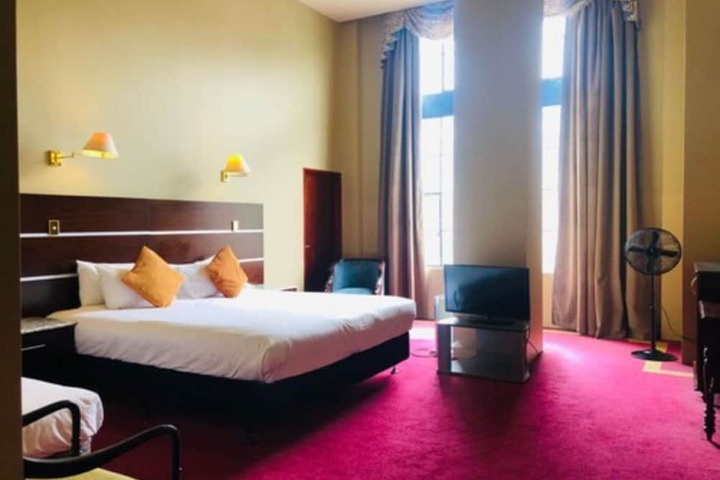 Room 17 of 34