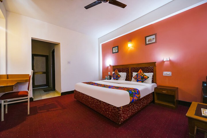 Room 17 of 28