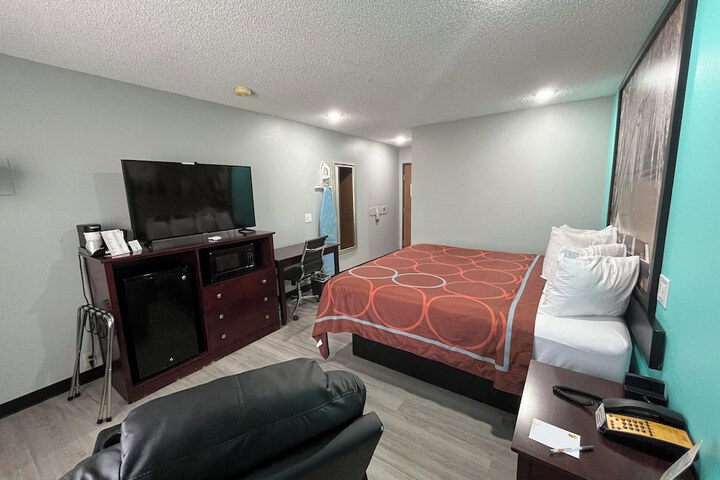 Room 8 of 35